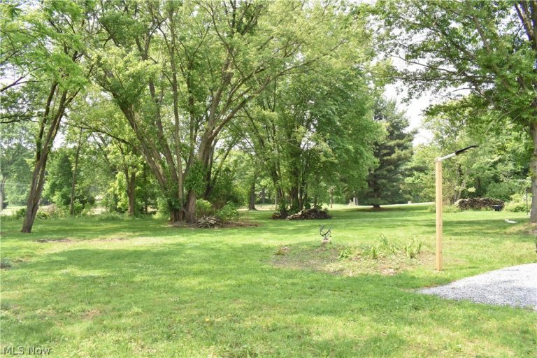 2780 Columbiana Road, New Springfield, OH - Photo 8