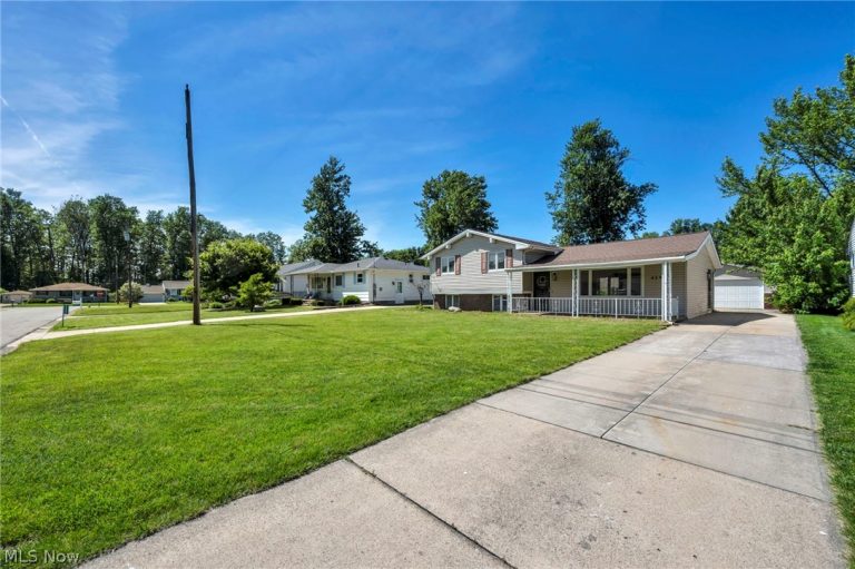 42988 Woodhill Drive, Elyria, OH - Photo 4