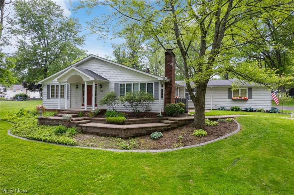 939 Genoa Avenue, Massillon, OH