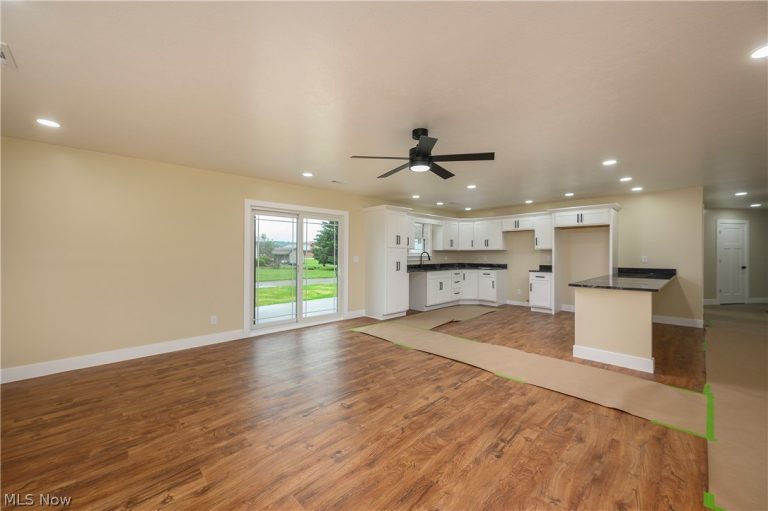 1545 Roanoke Avenue, Uhrichsville, OH - Photo 5
