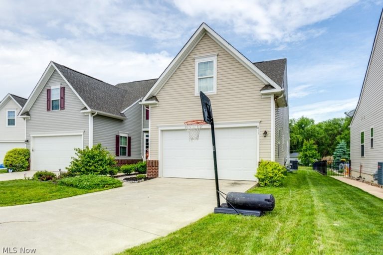 811 Robinson Drive, LaGrange, OH - Photo 2