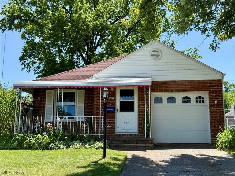 2427 Fortune Avenue, Parma, OH - Photo 2