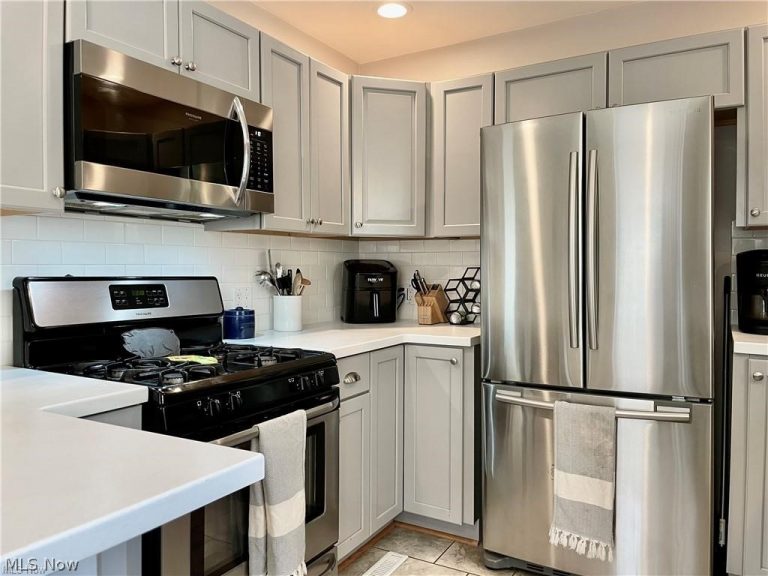 5516 Grand Central Avenue, Vienna, WV - Photo 3