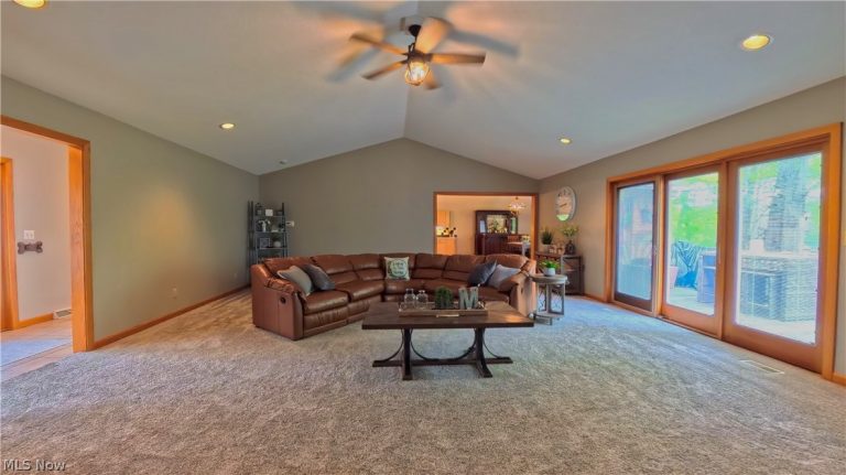 1751 Squaw Creek Drive, Girard, OH - Photo 8