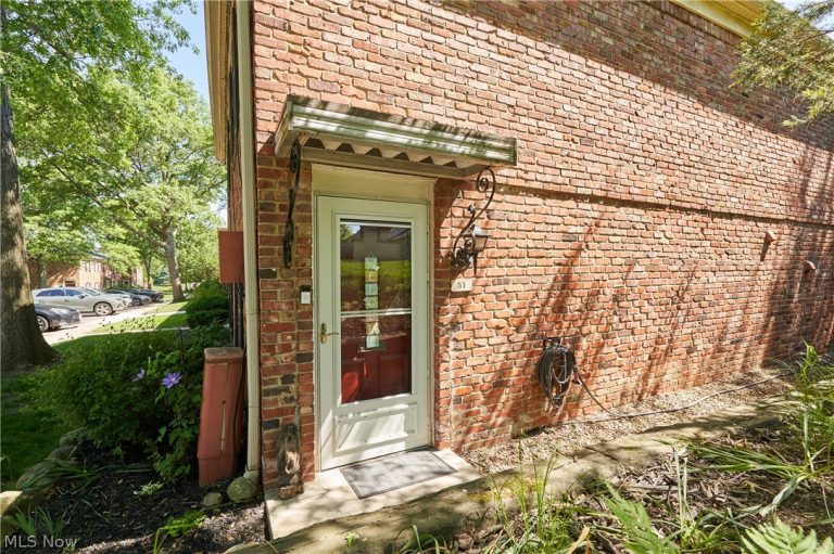 51 Nottoway Court, Akron, OH - Photo 2