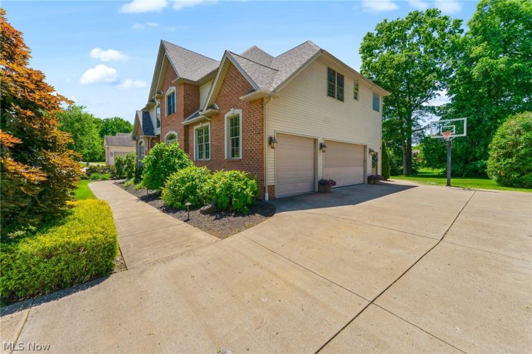 1325 Fox Den Trail, Canfield, OH - Photo 3
