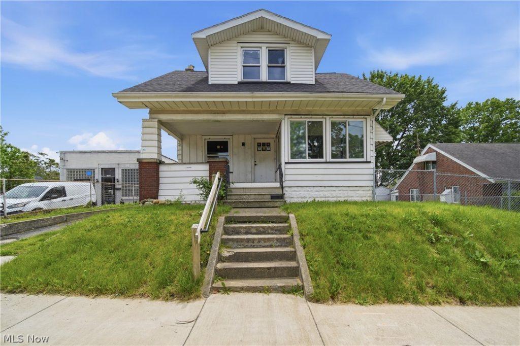 1304 Waterloo Road, Akron, OH
