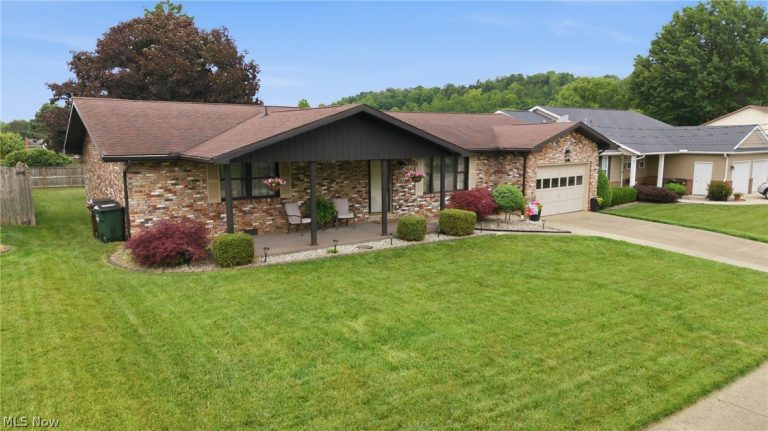 805 Ashberry Drive, Belpre, OH, 45714