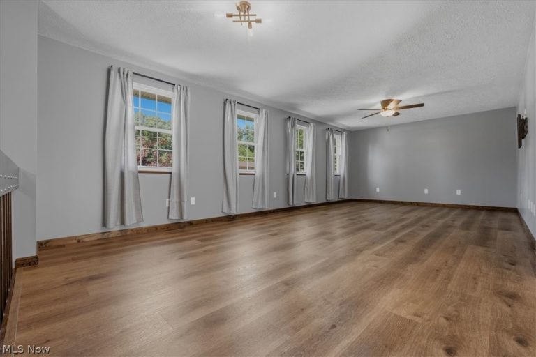 2098 Meadowview Drive, Parkersburg, WV - Photo 2