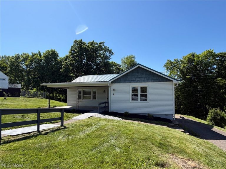 1085 Overlook Drive, Wintersville, OH - Photo 2