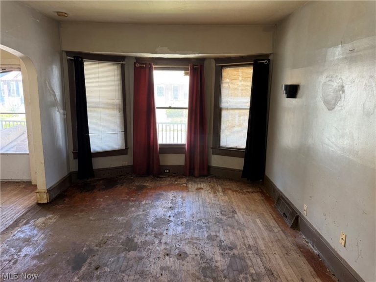 3921 Poe Avenue, Cleveland, OH - Photo 3