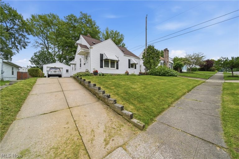 1585 Thornapple Avenue, Akron, OH - Photo 3