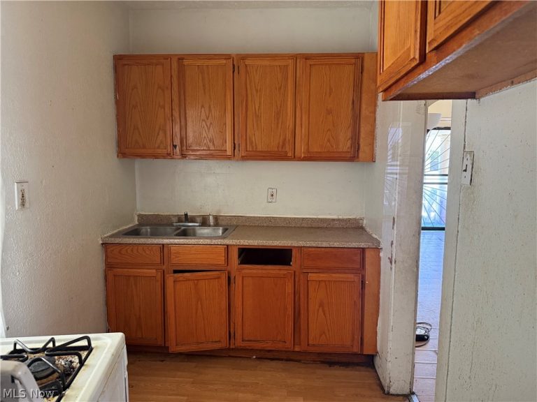 3180 105th Street, Cleveland, OH - Photo 4