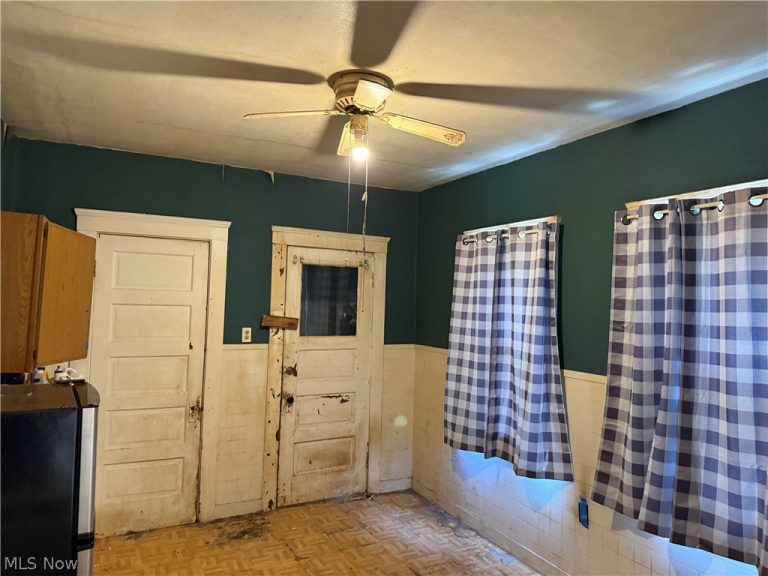 3921 Poe Avenue, Cleveland, OH - Photo 8