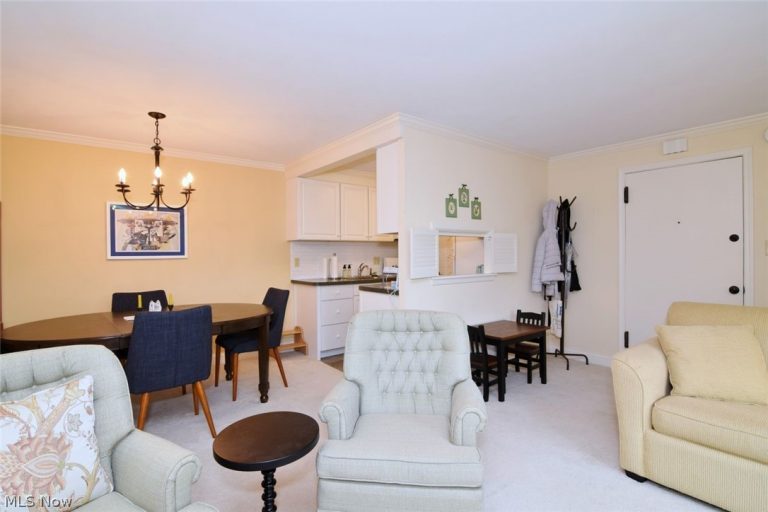 5009 Nob Hill Drive #B2, Chagrin Falls, OH - Photo 8