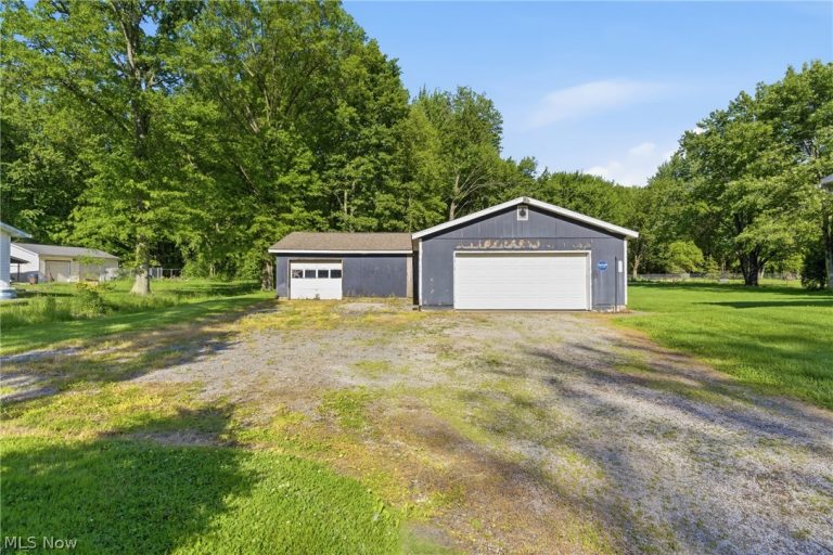 2693 Mahan Denman Road, Bristolville, OH - Photo 8