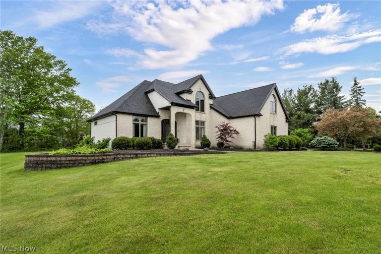 9871 Highland Drive, Brecksville, OH - Photo 3