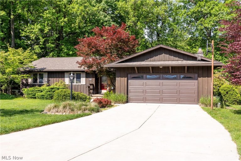 8636 Scarlet Oak Lane, Parma, OH, 44130