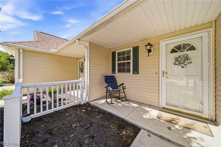 7618 Willow Woods Drive, North Olmsted, OH - Photo 5