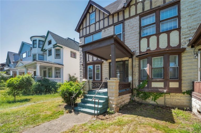 1726 Holyoke Avenue, East Cleveland, OH - Photo 3