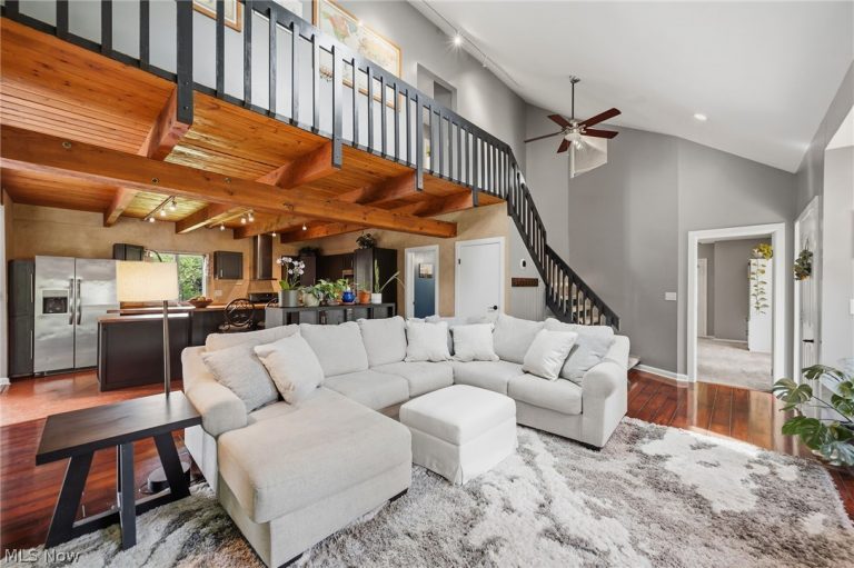 13014 Manor Drive, Chardon, OH - Photo 4