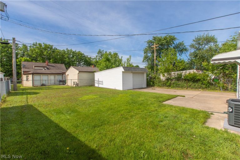 26890 Drakefield Avenue, Euclid, OH - Photo 3