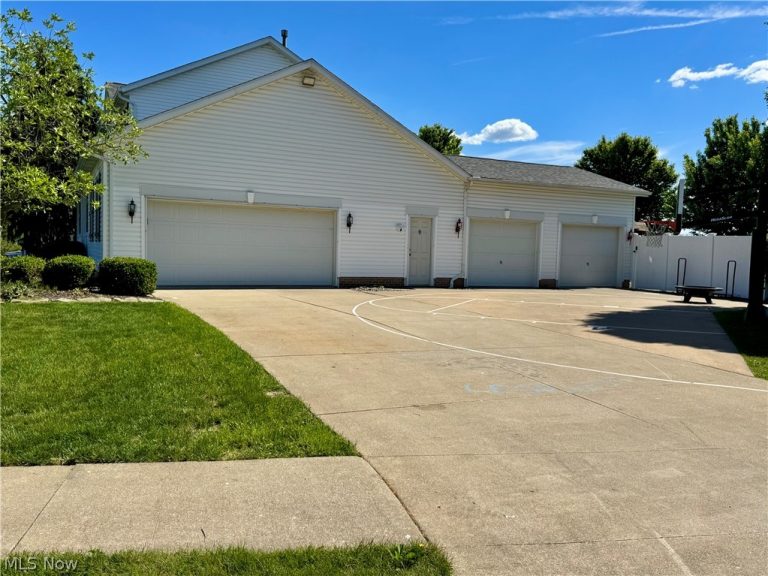 1295 Cheverton Avenue, Louisville, OH - Photo 2