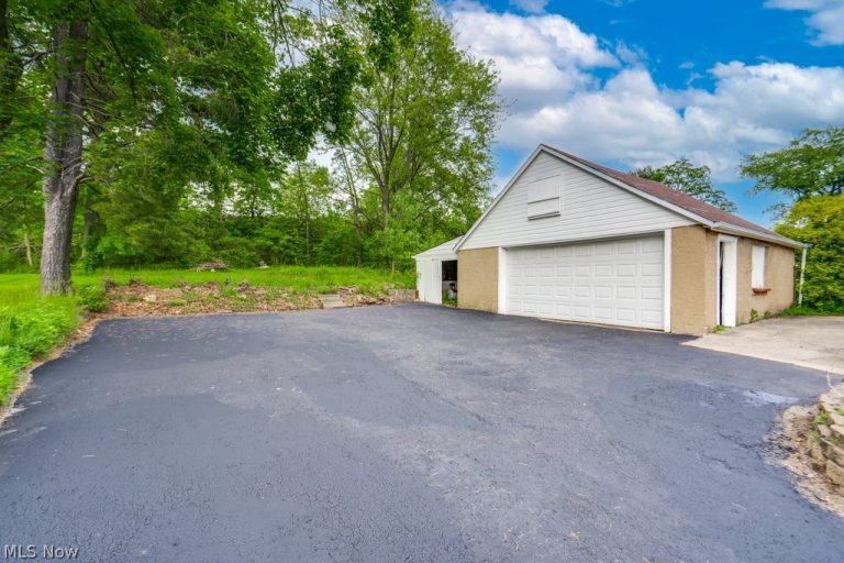 12335 Sunset Drive, Garfield Heights, OH - Photo 3