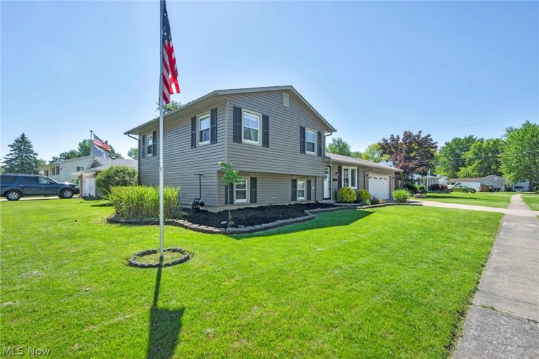 127 Edgefield Drive, Elyria, OH - Photo 3