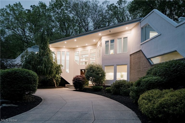 25 River Mountain Drive, Moreland Hills, OH - Photo 2