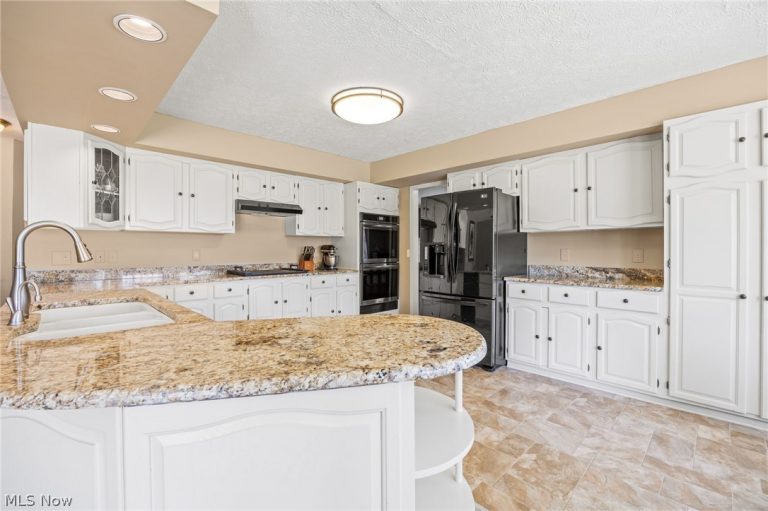 6585 Stone Road, Medina, OH - Photo 4