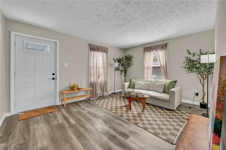 1068 Austin Avenue, Akron, OH - Photo 4