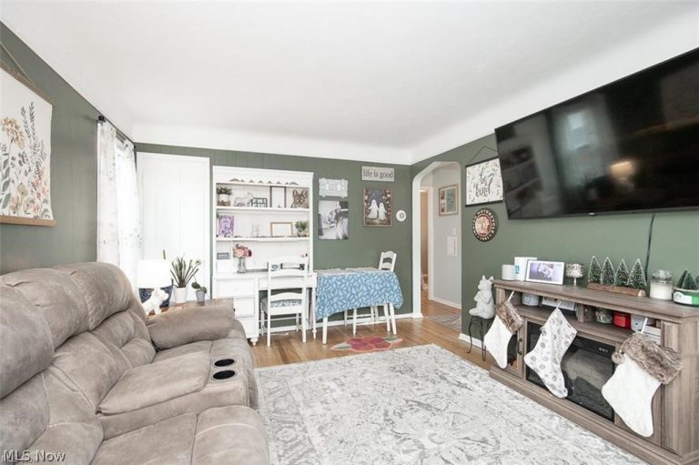 25151 Zeman Avenue, Euclid, OH - Photo 4