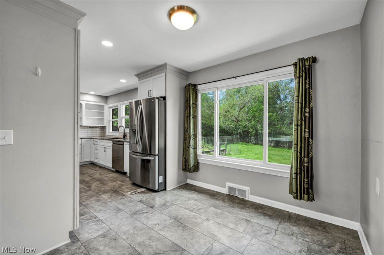 7035 Farview Road, Brecksville, OH - Photo 6