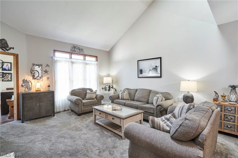 2574 Cardington Green, Uniontown, OH - Photo 3
