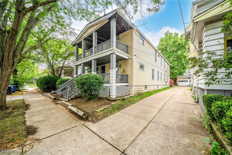 2036 Lark Street, Lakewood, OH - Photo 2