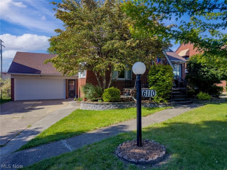 6110 Hollywood Drive, Parma, OH, 44129