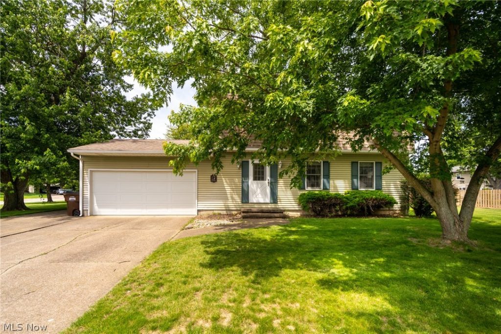 6908 Hidden Valley Drive, Amherst, OH