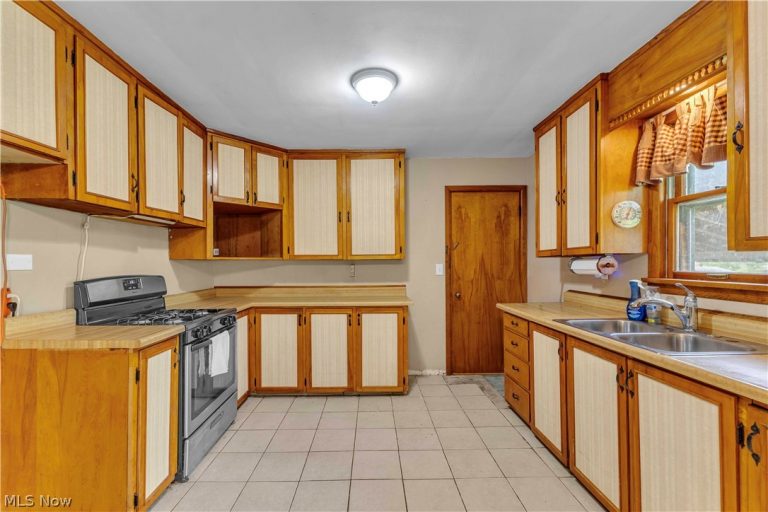 146 East Street, Wellington, OH - Photo 3