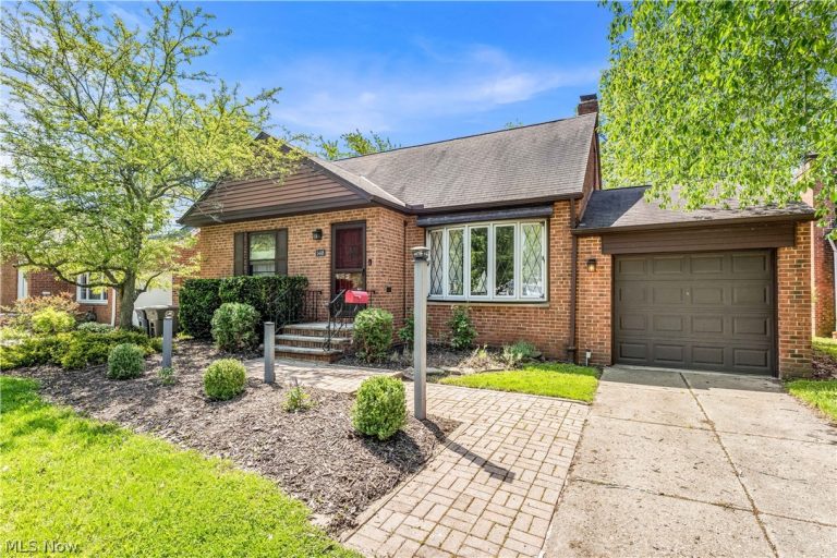5448 Summit Road, Lyndhurst, OH - Photo 2