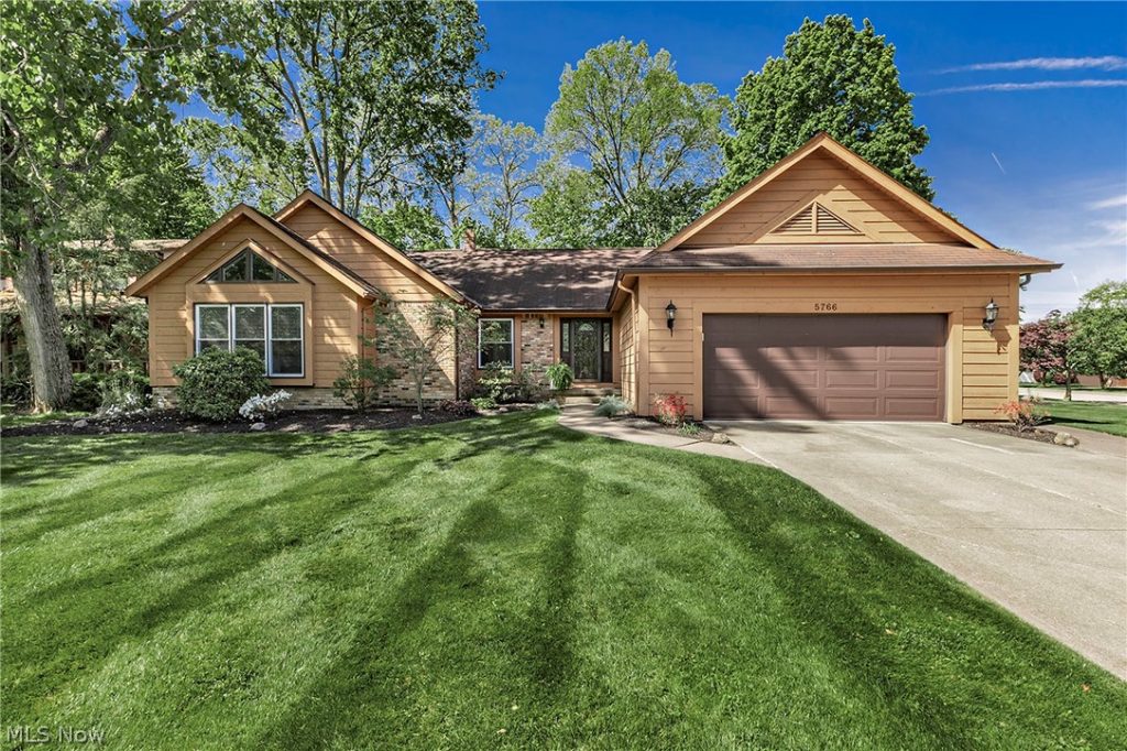 5766 Green Circle, Willoughby, OH
