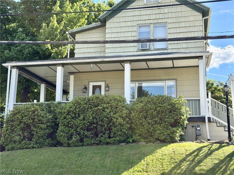 1255 Oakwood Avenue, East Liverpool, OH - Photo 2