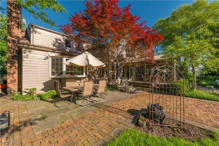 377 Lake Park Drive, Bay Village, OH - Photo 2