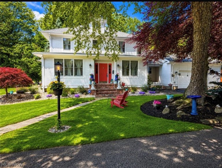12 Riverside Drive, Poland, OH, 44514