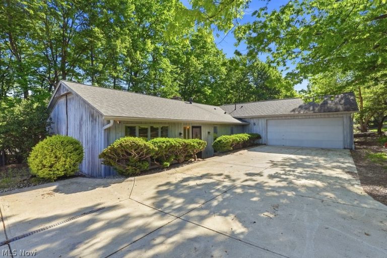 17482 Falling Water Road, Strongsville, OH - Photo 2