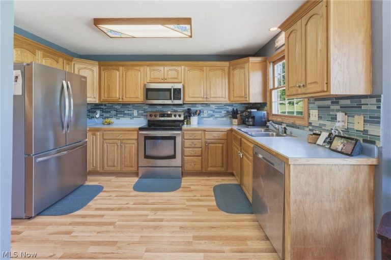 7987 Lisbon St E, East Canton, OH - Photo 8