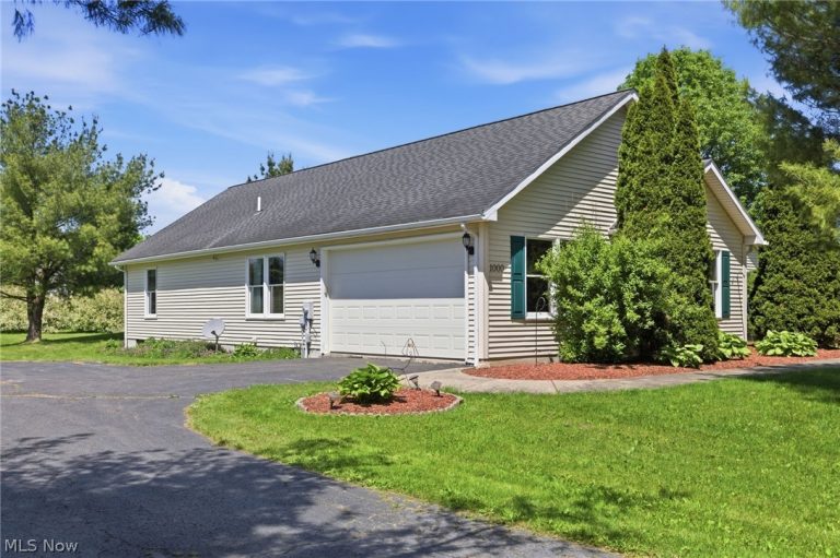 1000 Richards Way, West Farmington, OH - Photo 3