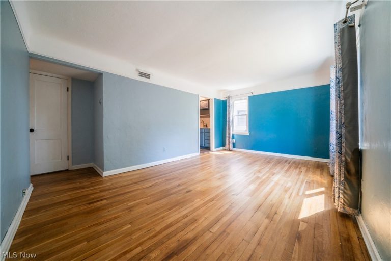 23861 Colbourne, Euclid, OH - Photo 4