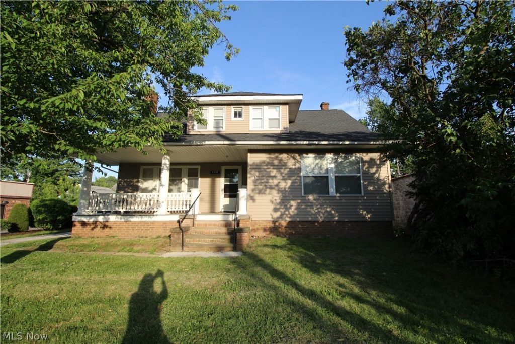 5757 Pearl Road, Parma, OH