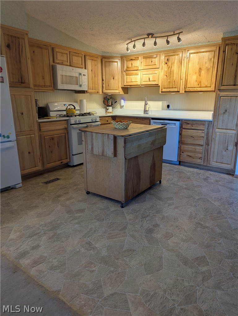 18395 Leatherwood Road, Salesville, OH - Photo 5